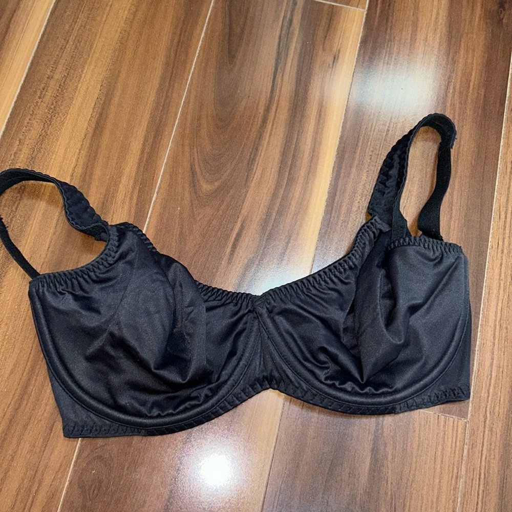 34DD Victoria’s Secret vintage black bra